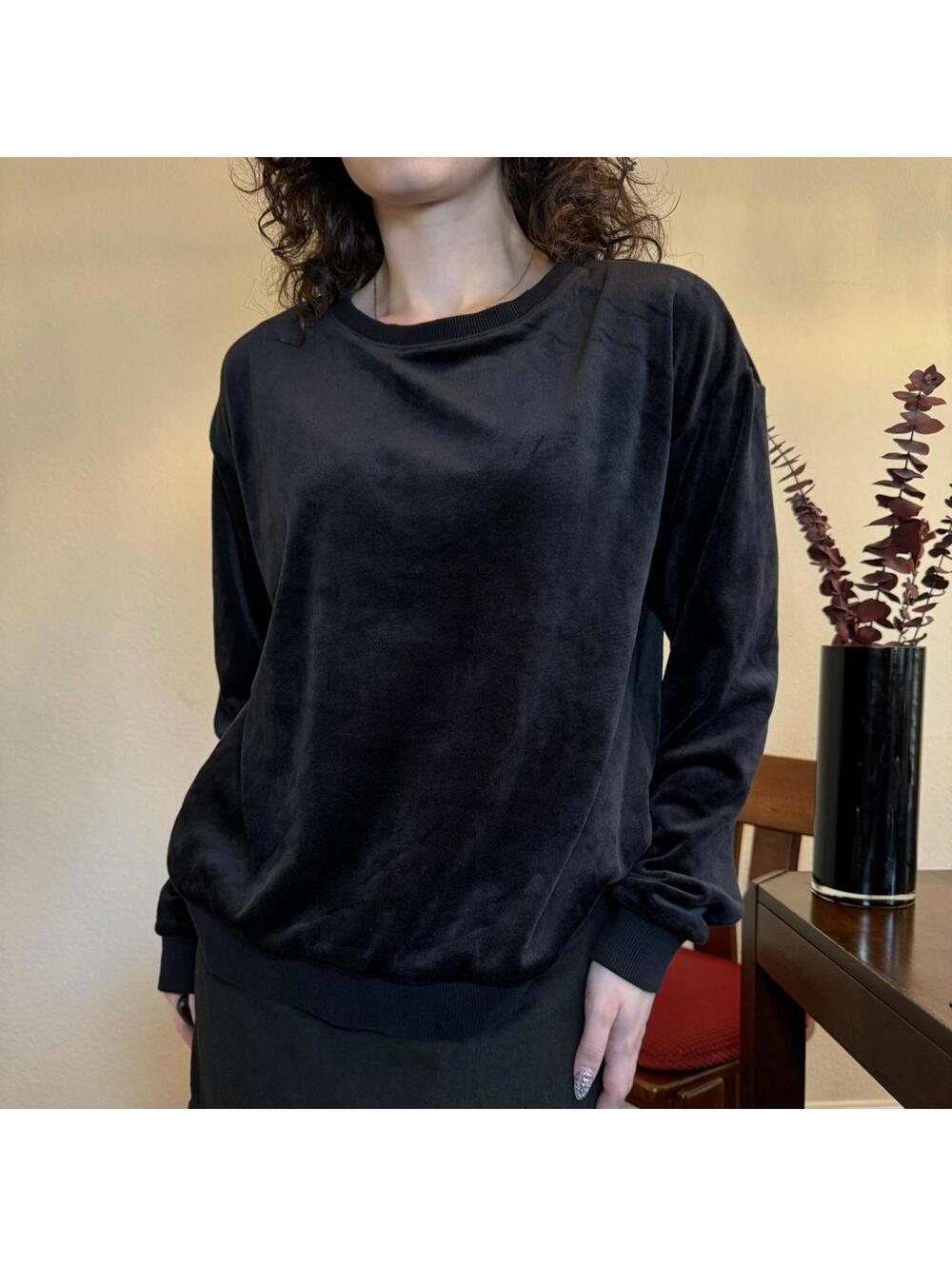 Cozy Banana Republic black velvet sweatshirt